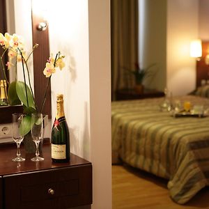 Standard King or Twin Room